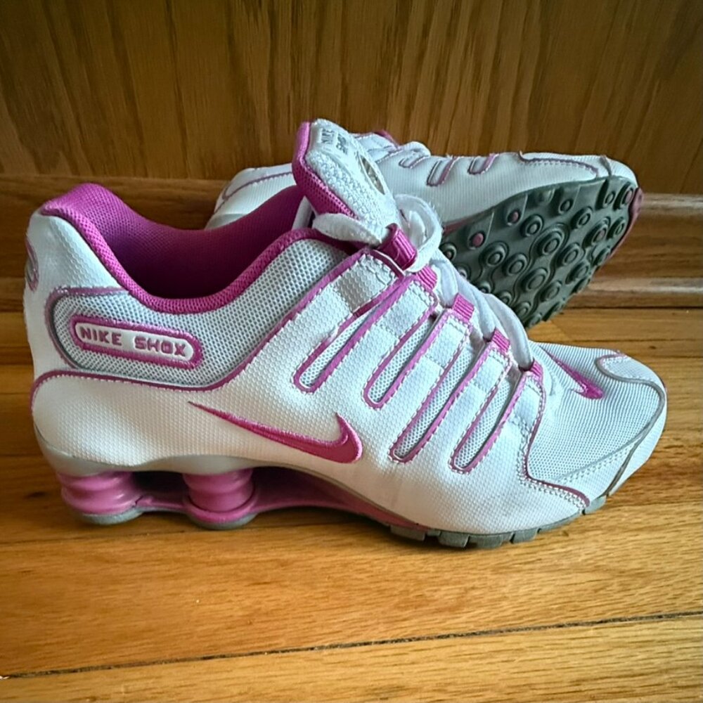 Nike Shox ~ Size 7 Womens
